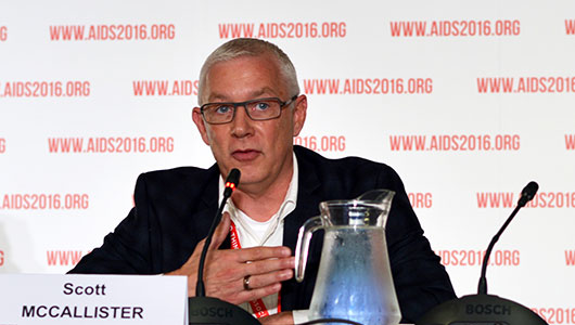 Scott McCallister, en su intervención en AIDS 2016. Foto: Jan Brittenson, hivandhepatitis.com 